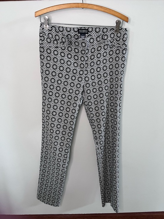 Soho Apparel Ltd Pants - Soho Apparel Ltd Black White Geometric Medallion Print Slim Leg Pants Size 6